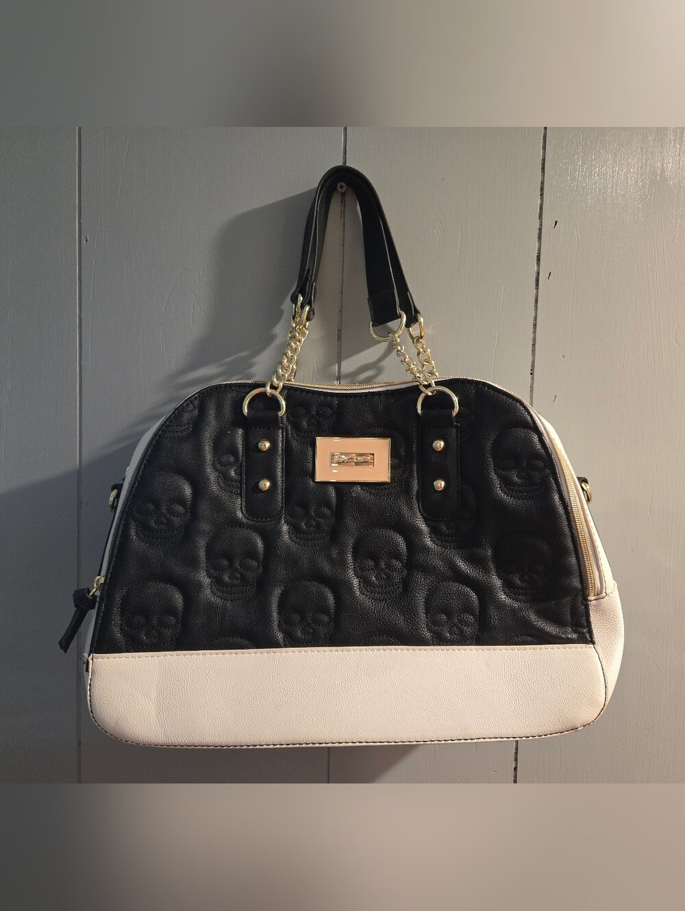 Black and white Betsey Johnson skull design handbag